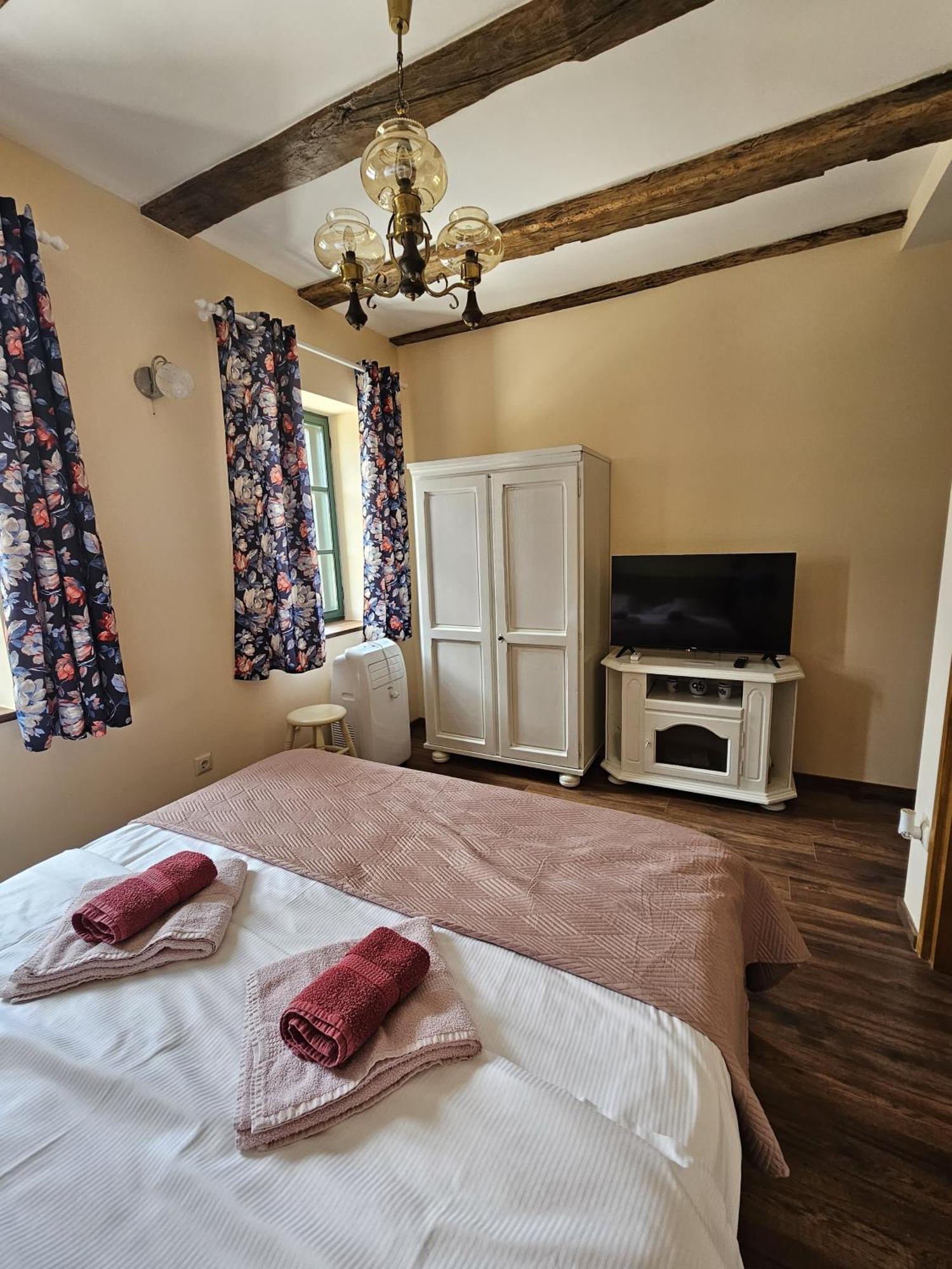 Taverna 1860 Rooms & Apartments Donja Zelina Luaran gambar